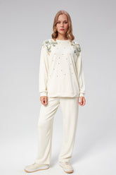 HatunAtila Özel Kumaş Omuzu Çiçek Detaylı İkili Takım - 7855 Beyaz