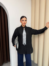 Yaka Aksesuarlı ve Fular Detaylı Dokulu Gömlek 9003 - Siyah