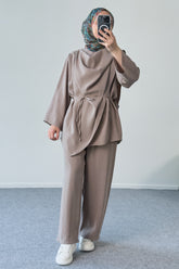 Salaş Kendinden Şal Detaylı Kemerli Pantolonlu İkili Takım 8027 - Vizon