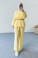 Yakası Düğmeli Kemerli Pantolonlu İkili Takım 5207 - Sarı