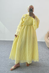 Bisiklet Yaka Broş Detaylı Büzgülü Kat Kat Kollu Elbise - Sarı