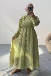 Bisiklet Yaka Broş Detaylı Beli ve Kolu Lastikli Omzu Kat Kat Elbise 5219 - Yeşil