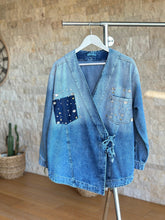 HatunAtila Önü Bağlamalı Taş ve Cep Detaylı Kot Ceket 7894