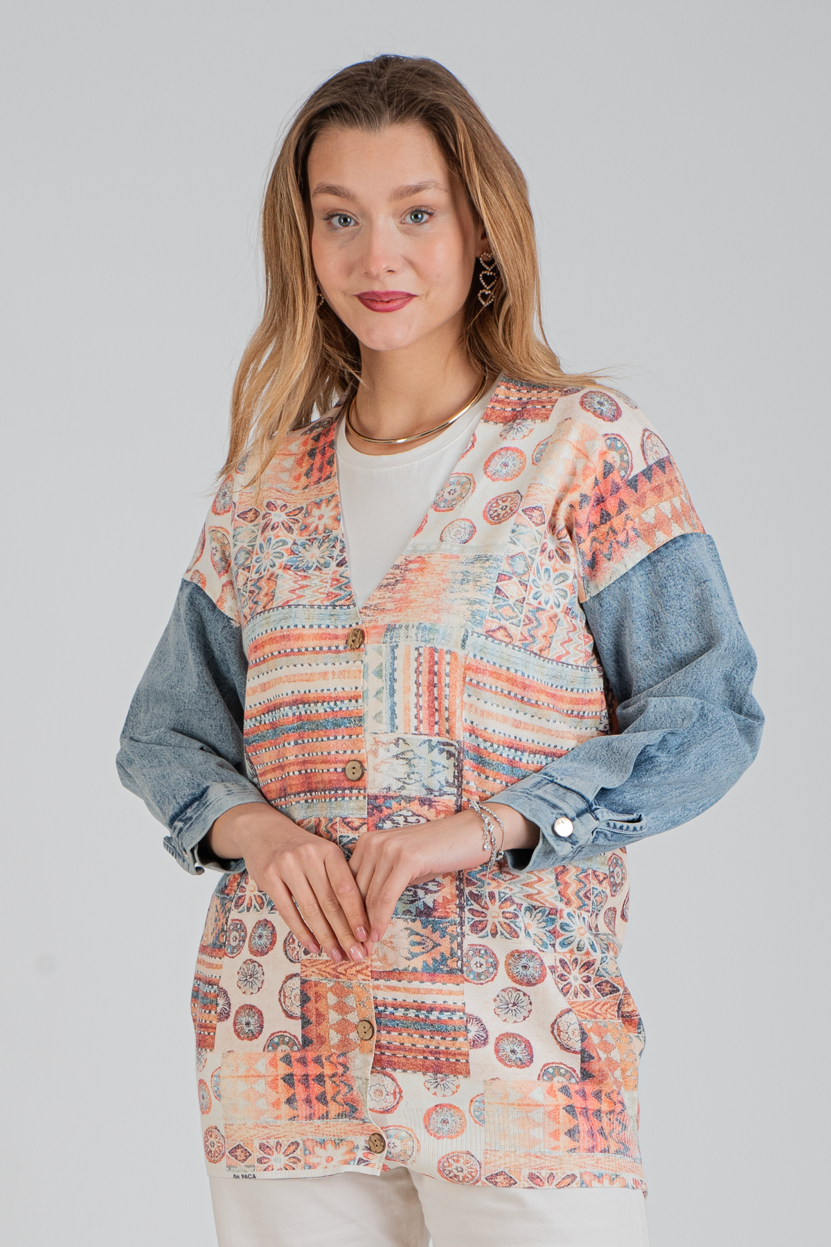 HatunAtila gemusterte lange Strickjacke mit Jeansärmeln – 1180-13