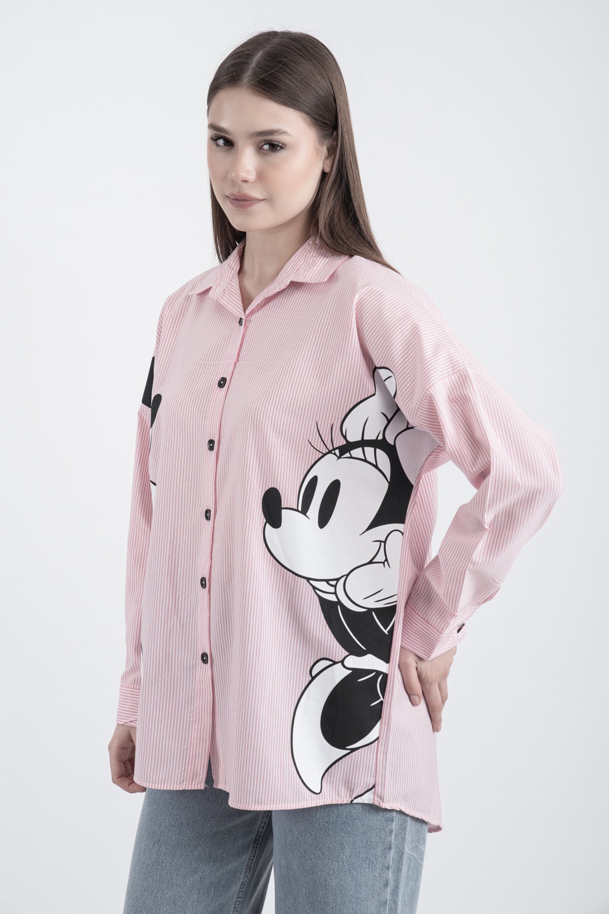 Hatun Atila Önden Düğme Kapamalı Mickey Mouse Baskılı Uzun Kollu Çizgili Poplin Kadın Gömlek 5159 - Pembe