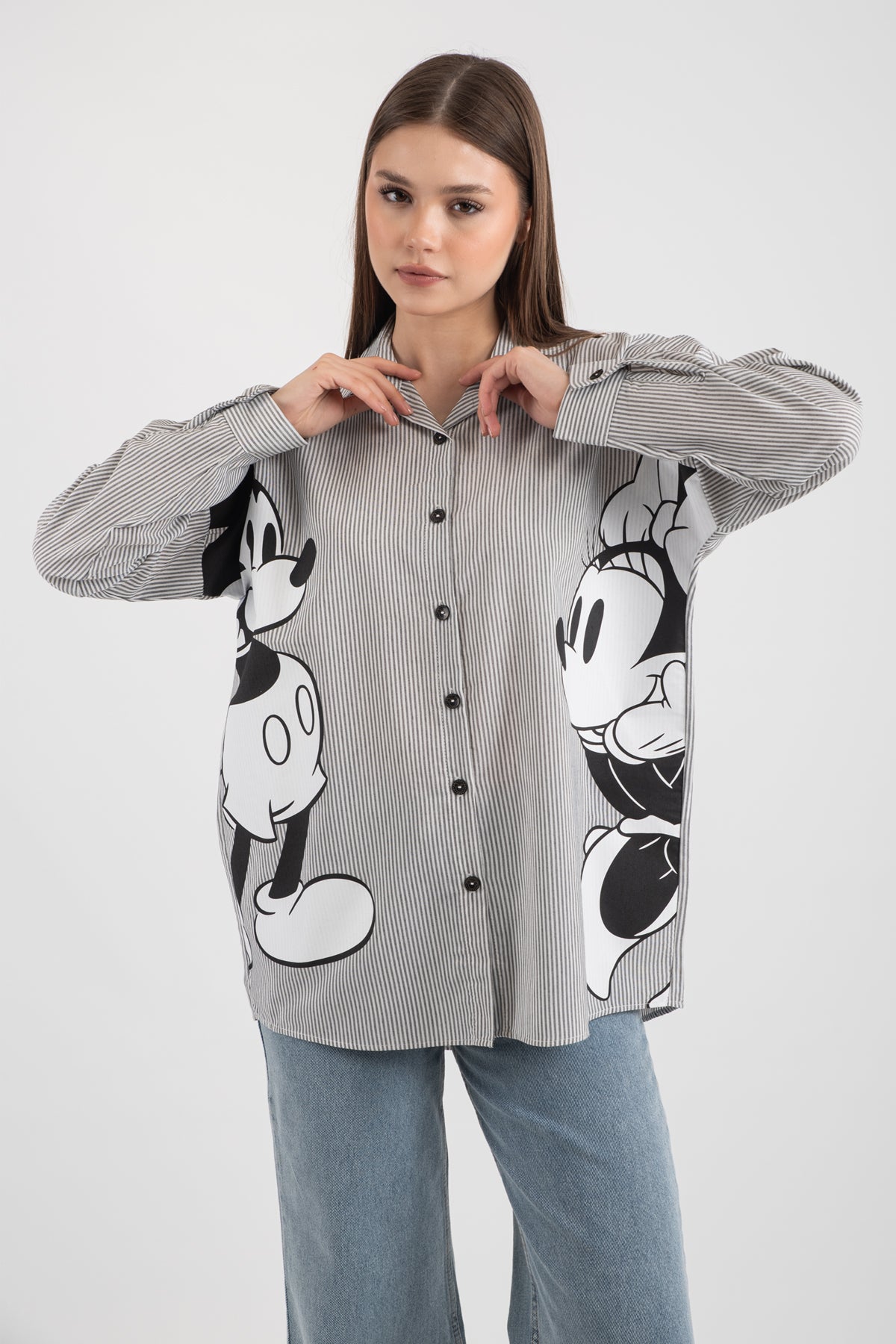 Hatun Atila Önden Düğme Kapamalı Mickey Mouse Baskılı Uzun Kollu Çizgili Poplin Kadın Gömlek 5159 - Gri