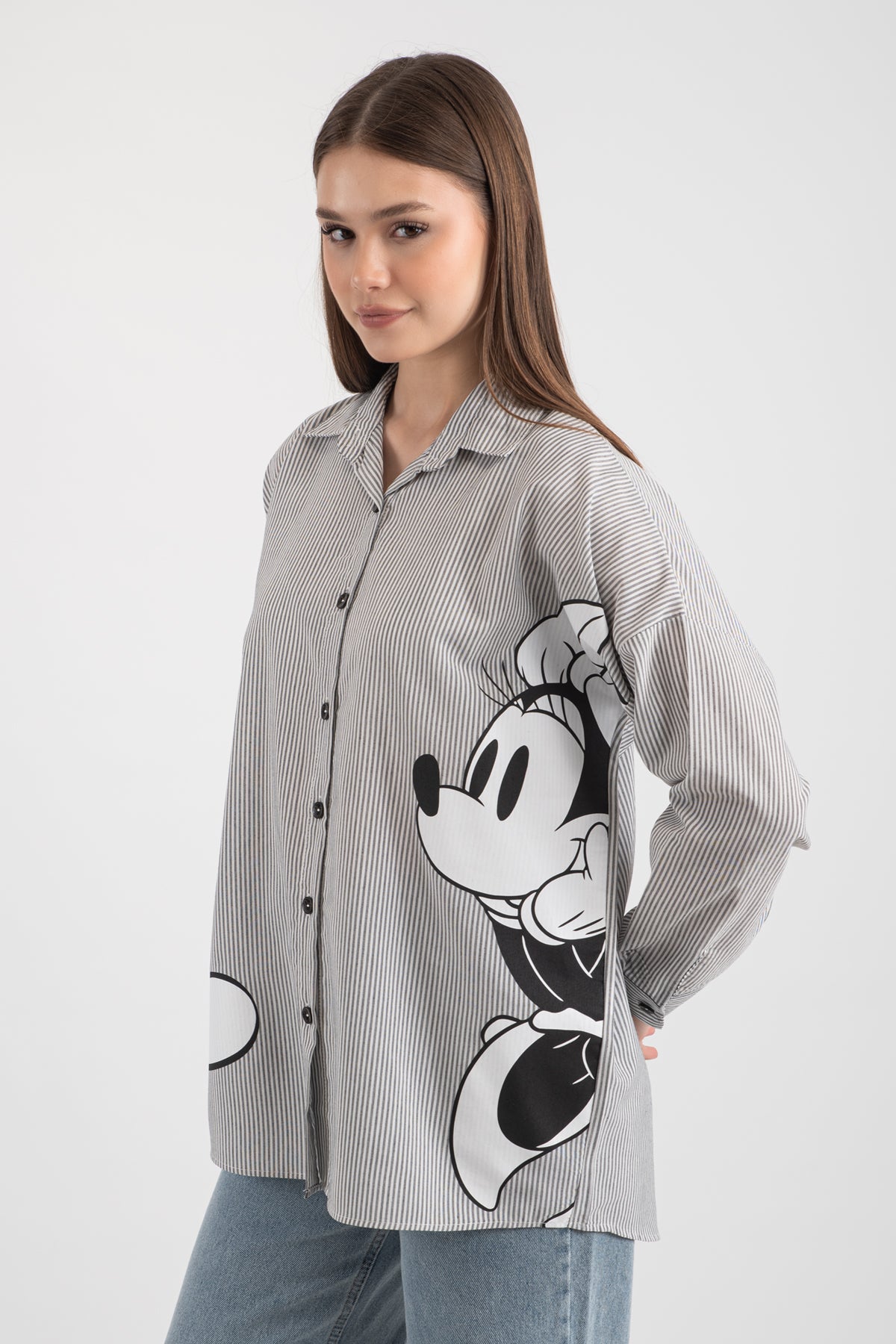 Hatun Atila Önden Düğme Kapamalı Mickey Mouse Baskılı Uzun Kollu Çizgili Poplin Kadın Gömlek 5159 - Gri