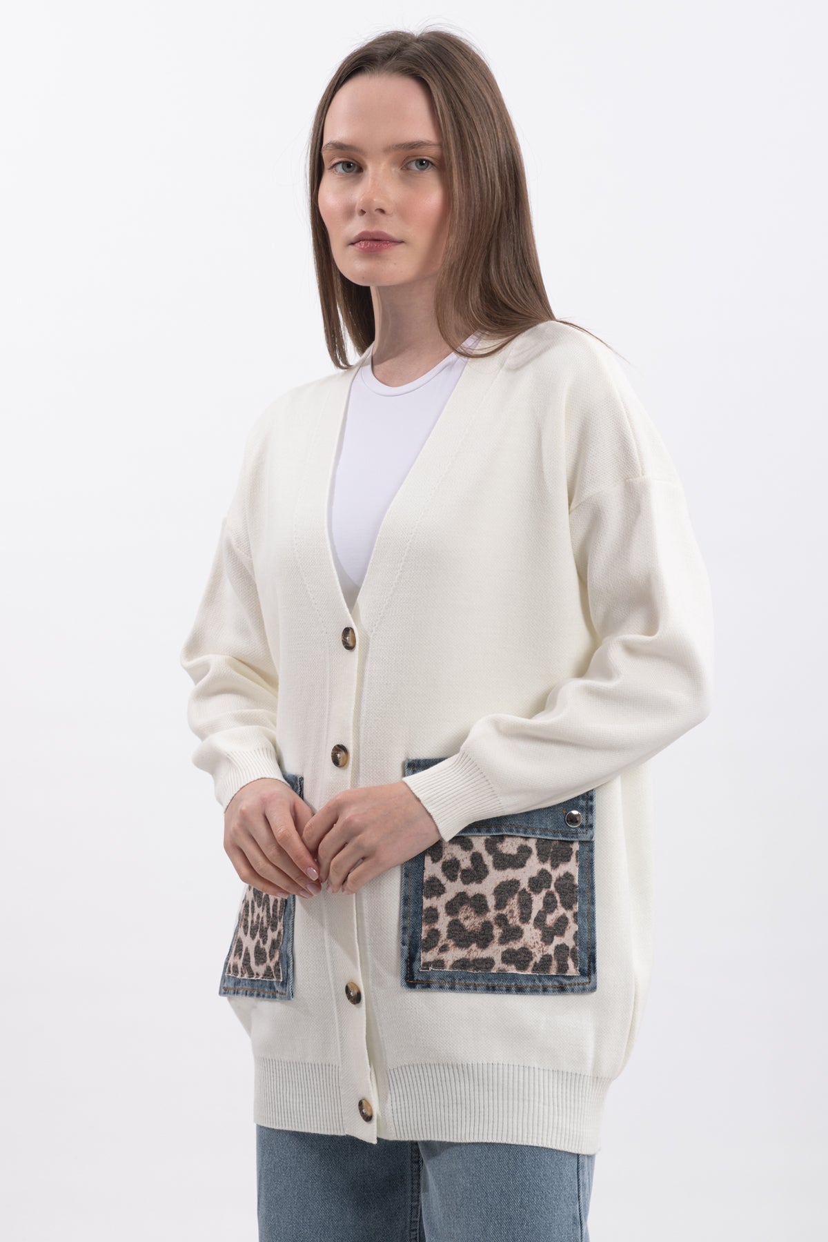 Leopar Desenli Denim Detaylı Cepli V Yaka Uzun Kollu Triko Hırka - Ekru