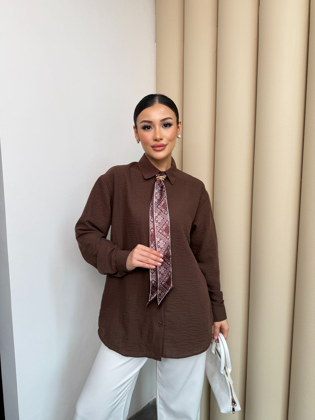 Yaka Aksesuarlı ve Fular Detaylı Dokulu Gömlek 9003 - Kahverengi