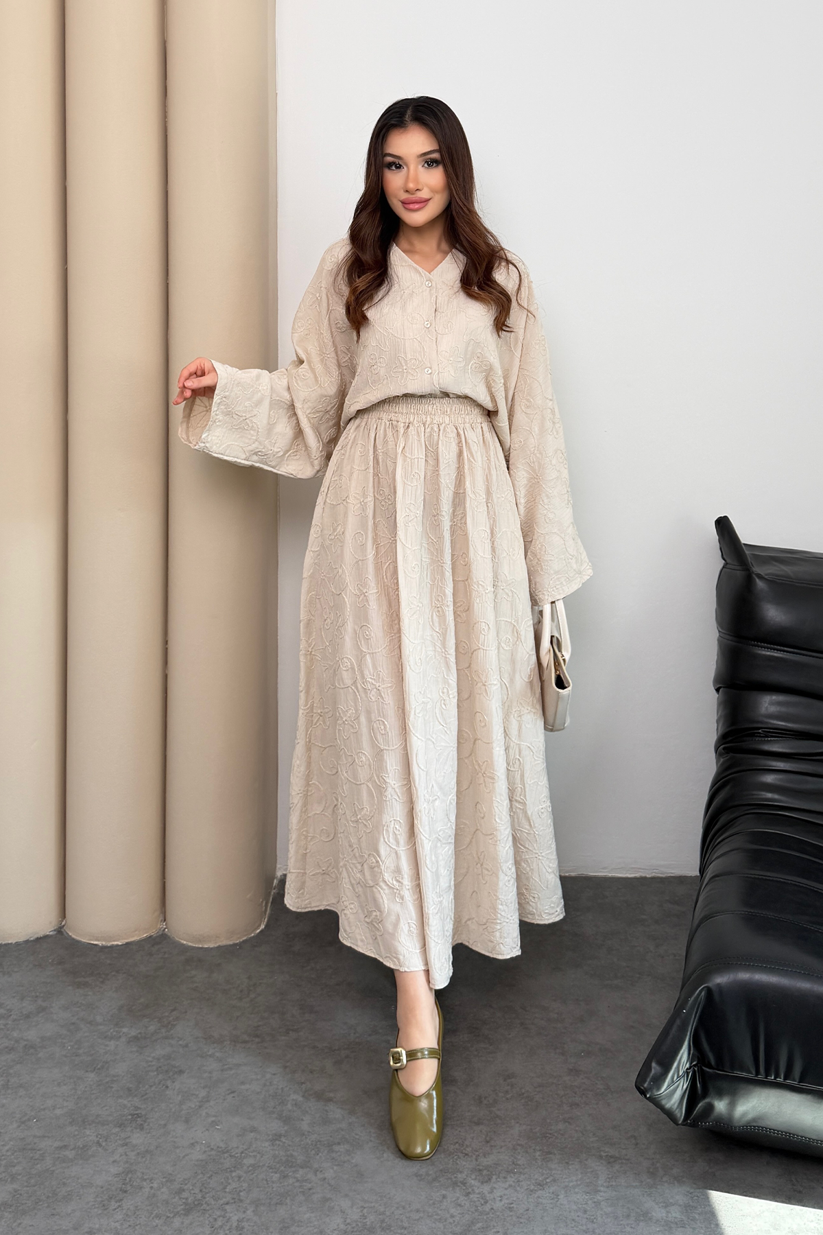 Dokulu Beli Lastikli Cepli Nakış İşlemeli V Yaka Gömlekli Etekli İkili Takım 8987 - Bej