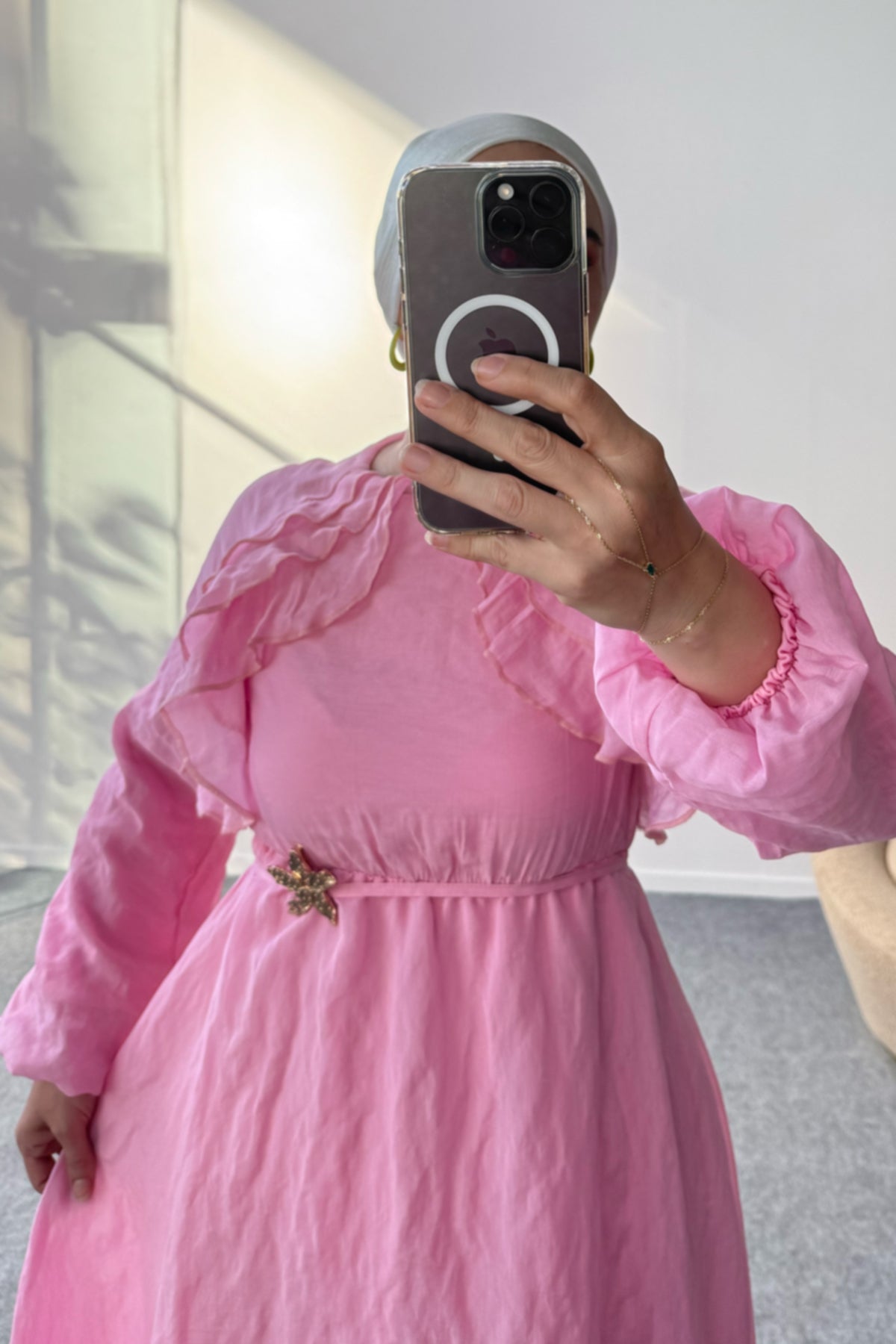 Bisiklet Yaka Broş Detaylı Beli ve Kolu Lastikli Omzu Kat Kat Elbise 5219 - Pembe