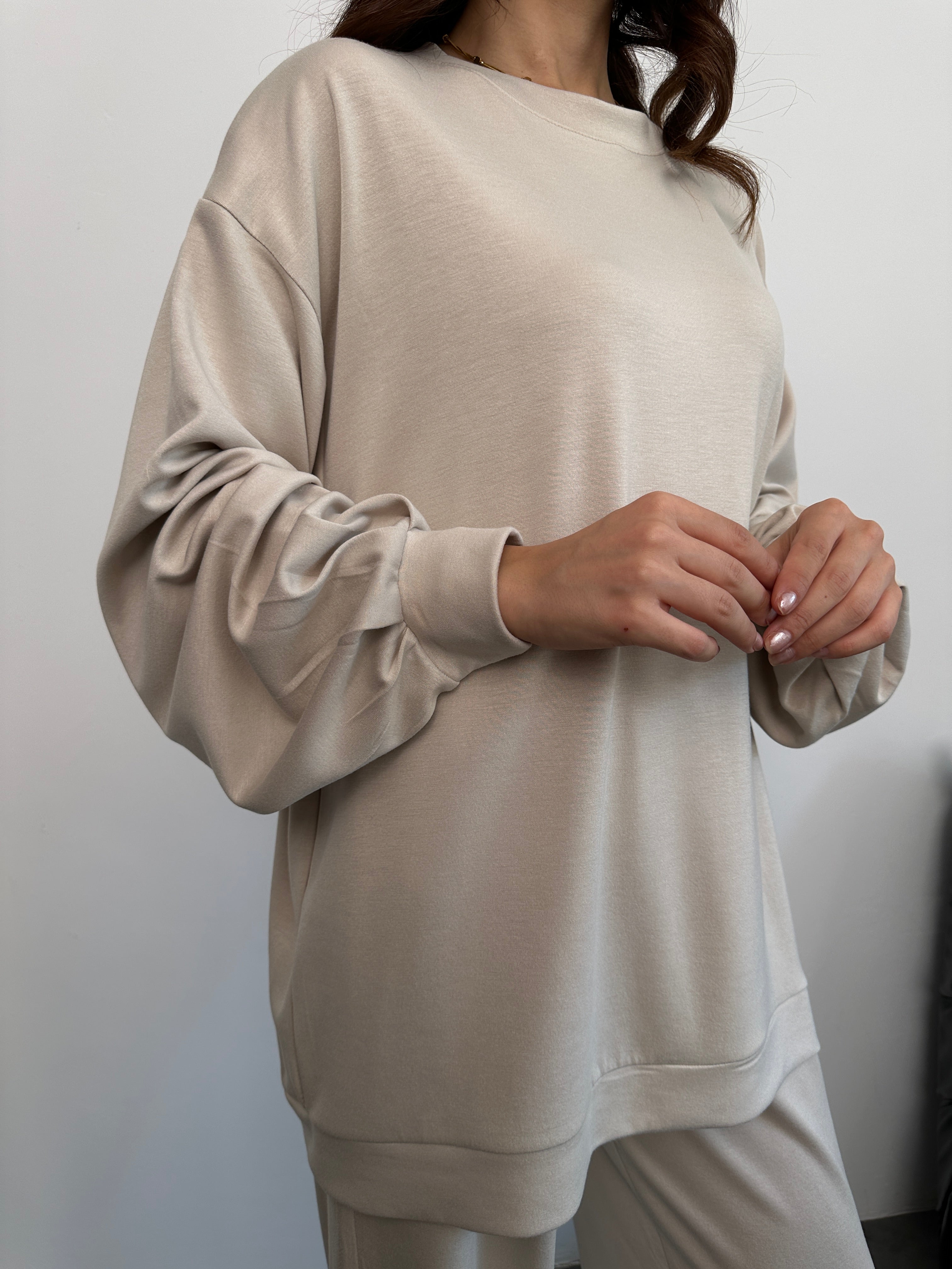 Geniş Kesim Yan Yırtmaçlı Sweatshirt ve Bol Paça Pantolonlu Oysho Takım 3003 - Ekru
