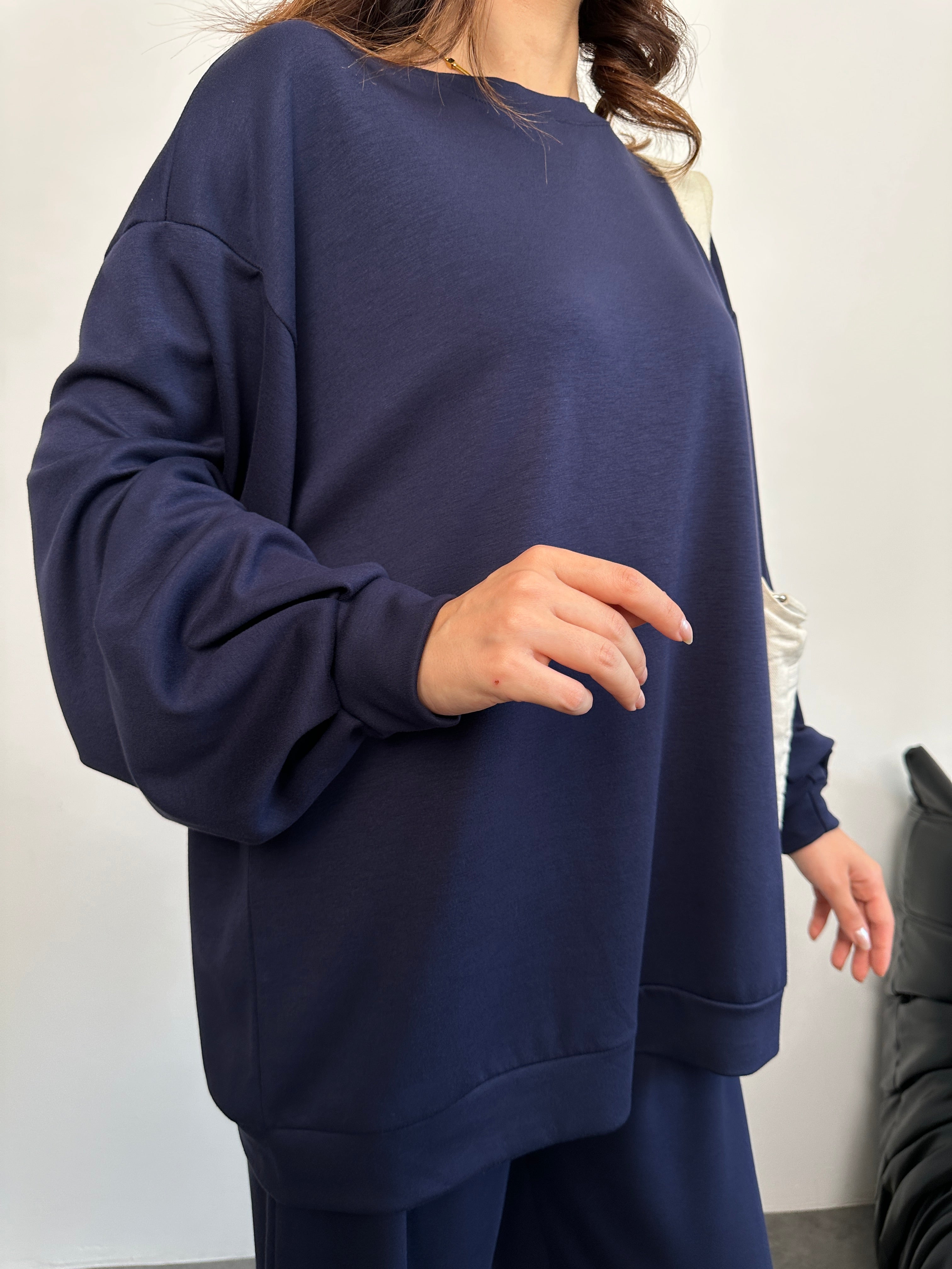 Geniş Kesim Yan Yırtmaçlı Sweatshirt ve Bol Paça Pantolonlu Oysho Takım 3003 - Lacivert