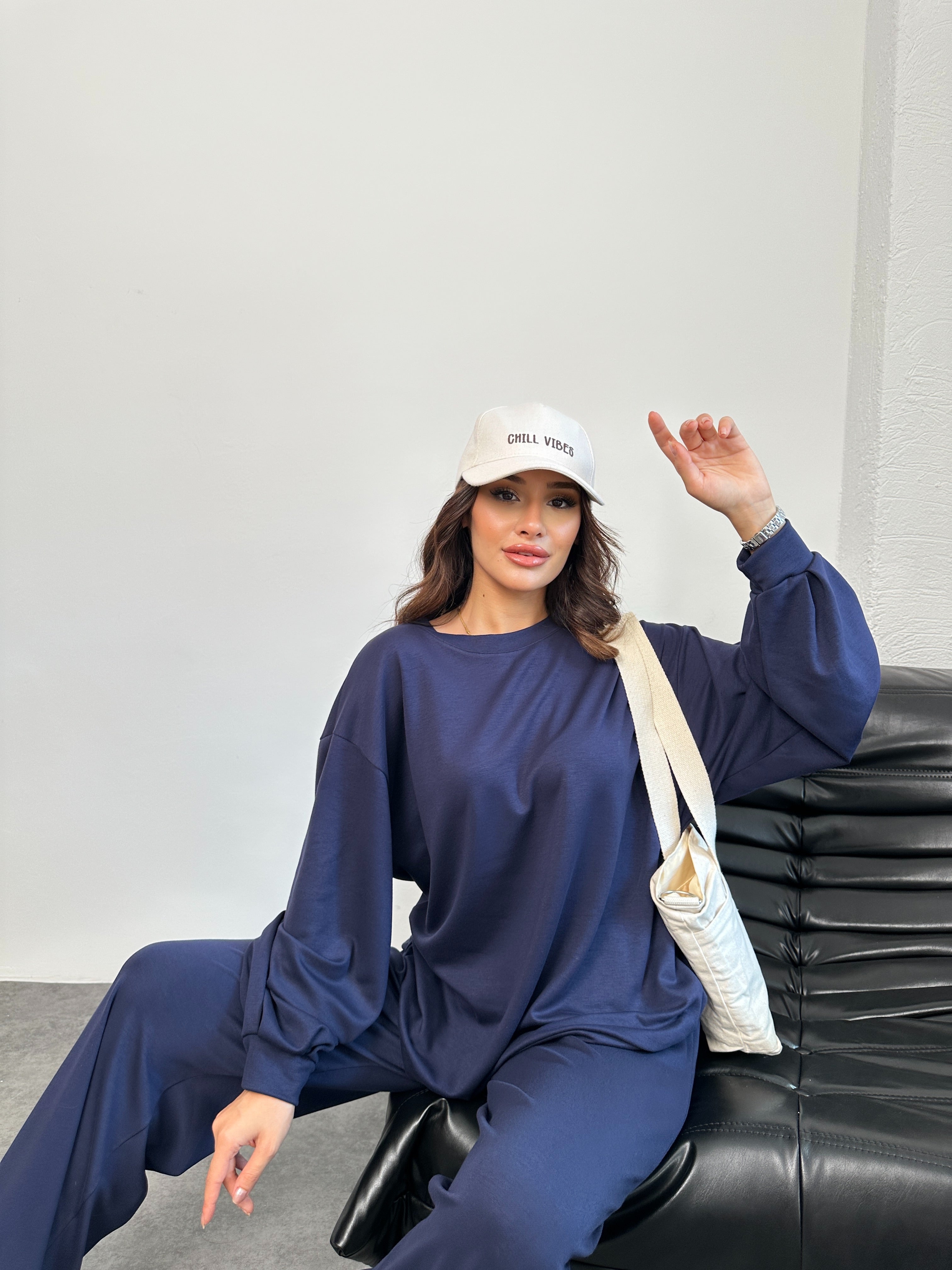 Geniş Kesim Yan Yırtmaçlı Sweatshirt ve Bol Paça Pantolonlu Oysho Takım 3003 - Lacivert