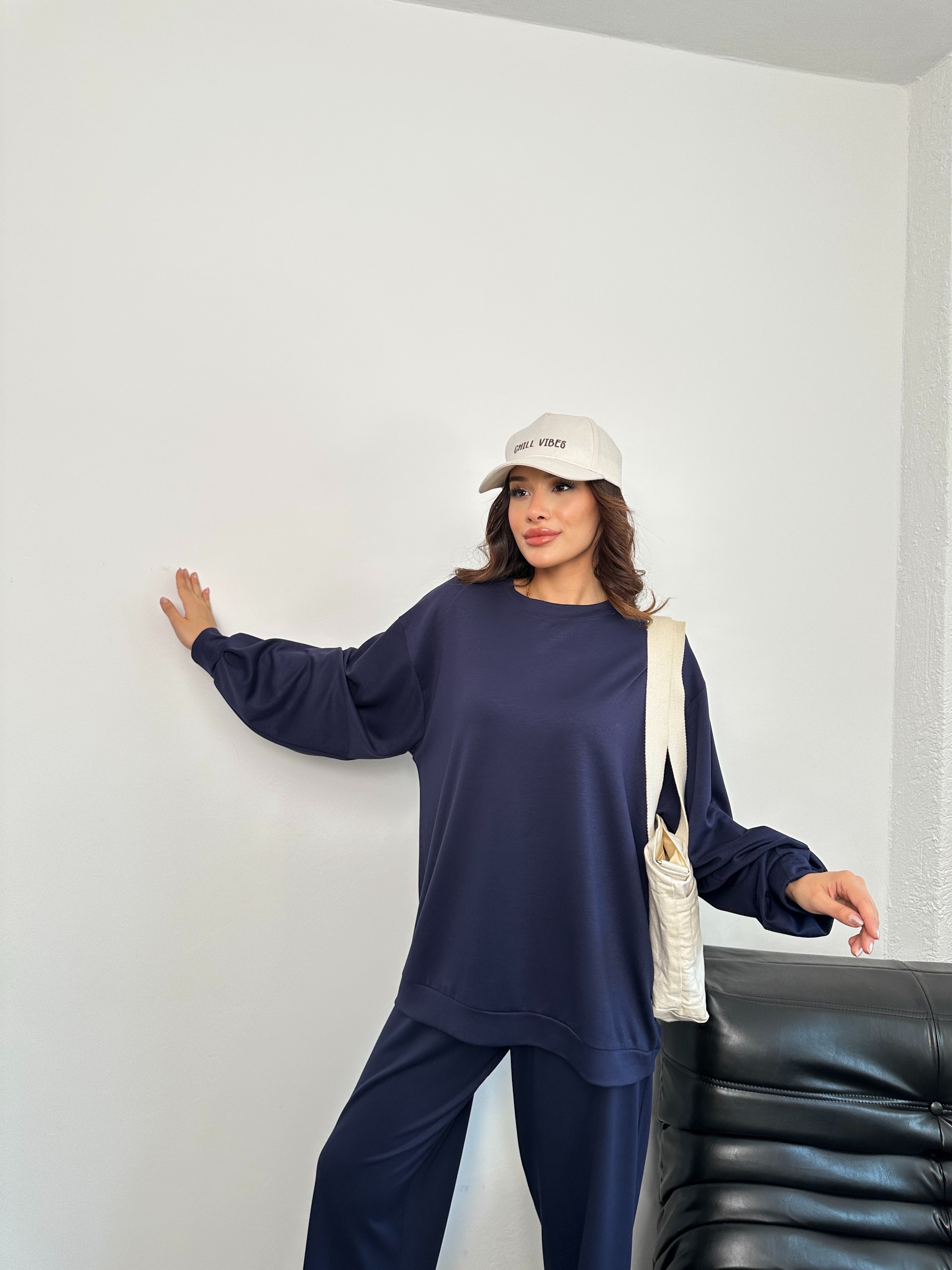 Geniş Kesim Yan Yırtmaçlı Sweatshirt ve Bol Paça Pantolonlu Oysho Takım 3003 - Lacivert