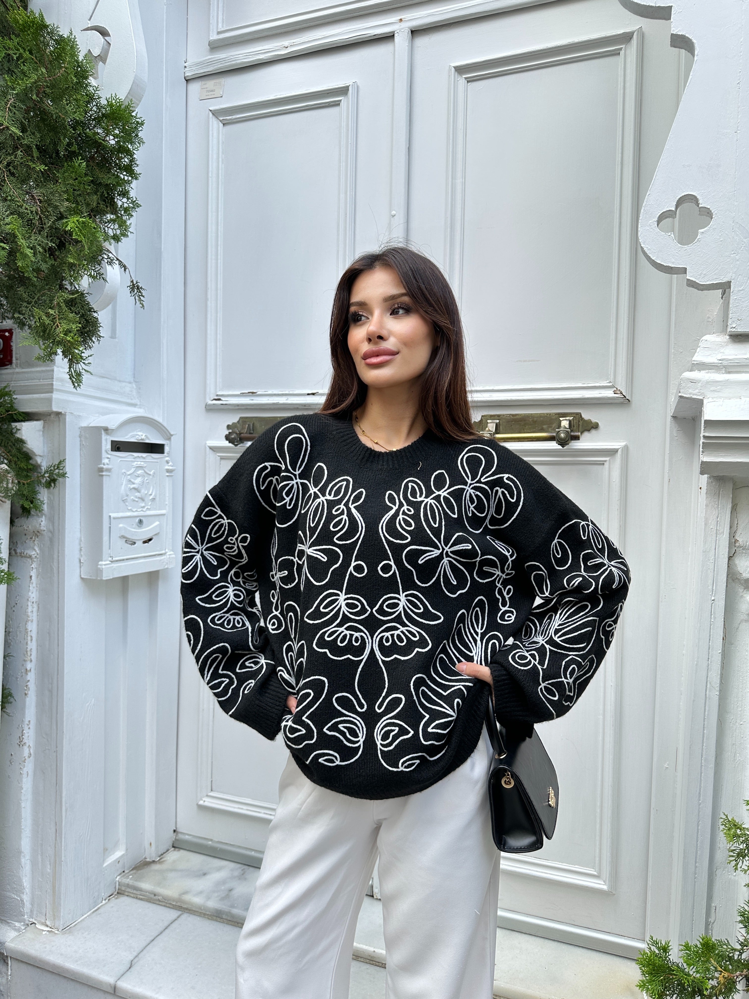 Nakışlı Oversize Yumuşak Dokulu Şardonlu Triko Kazak 2626 - Siyah