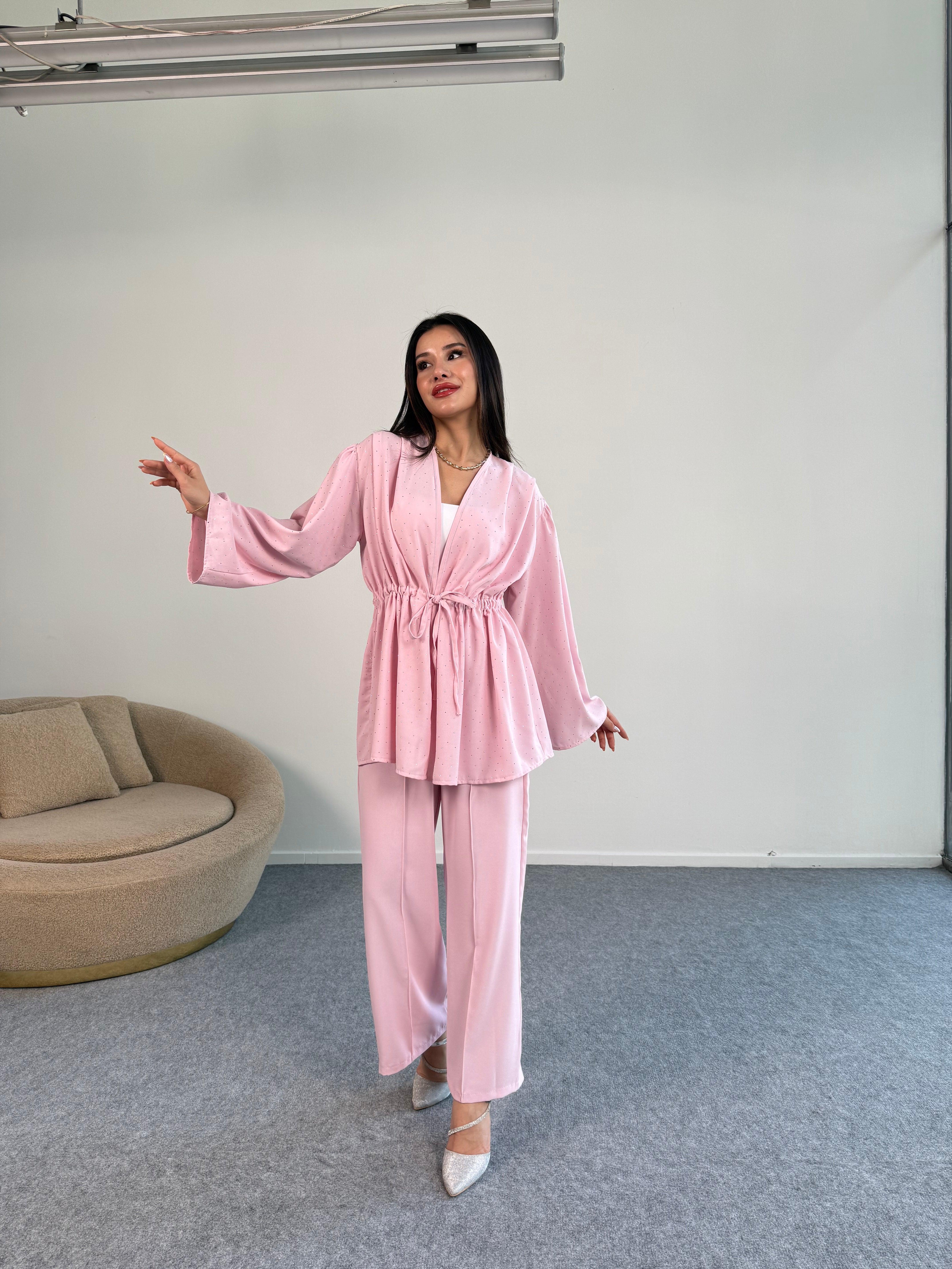 Taşlı Büzgülü Bağlama Detaylı Uzun Kollu Bluz ve Geniş paça Pantolon İkili Takım 8022 - Pembe