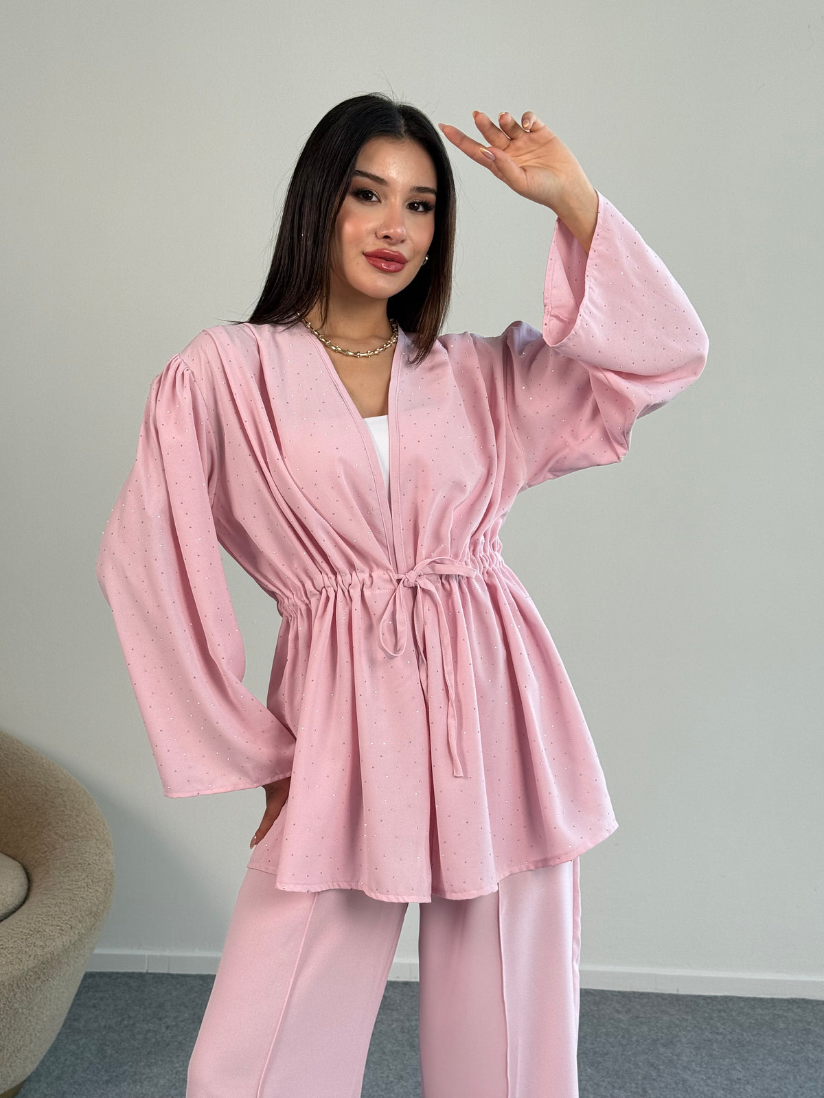 Taşlı Büzgülü Bağlama Detaylı Uzun Kollu Bluz ve Geniş paça Pantolon İkili Takım 8022 - Pembe